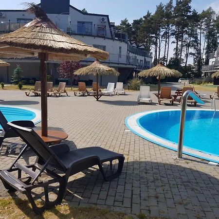 Romantyczny Apartament Happy 16 Basen & Kort Tenisowy, Ochrona 24 H - Dla Maksymalnie 6 Osob Pobierowo Exterior foto