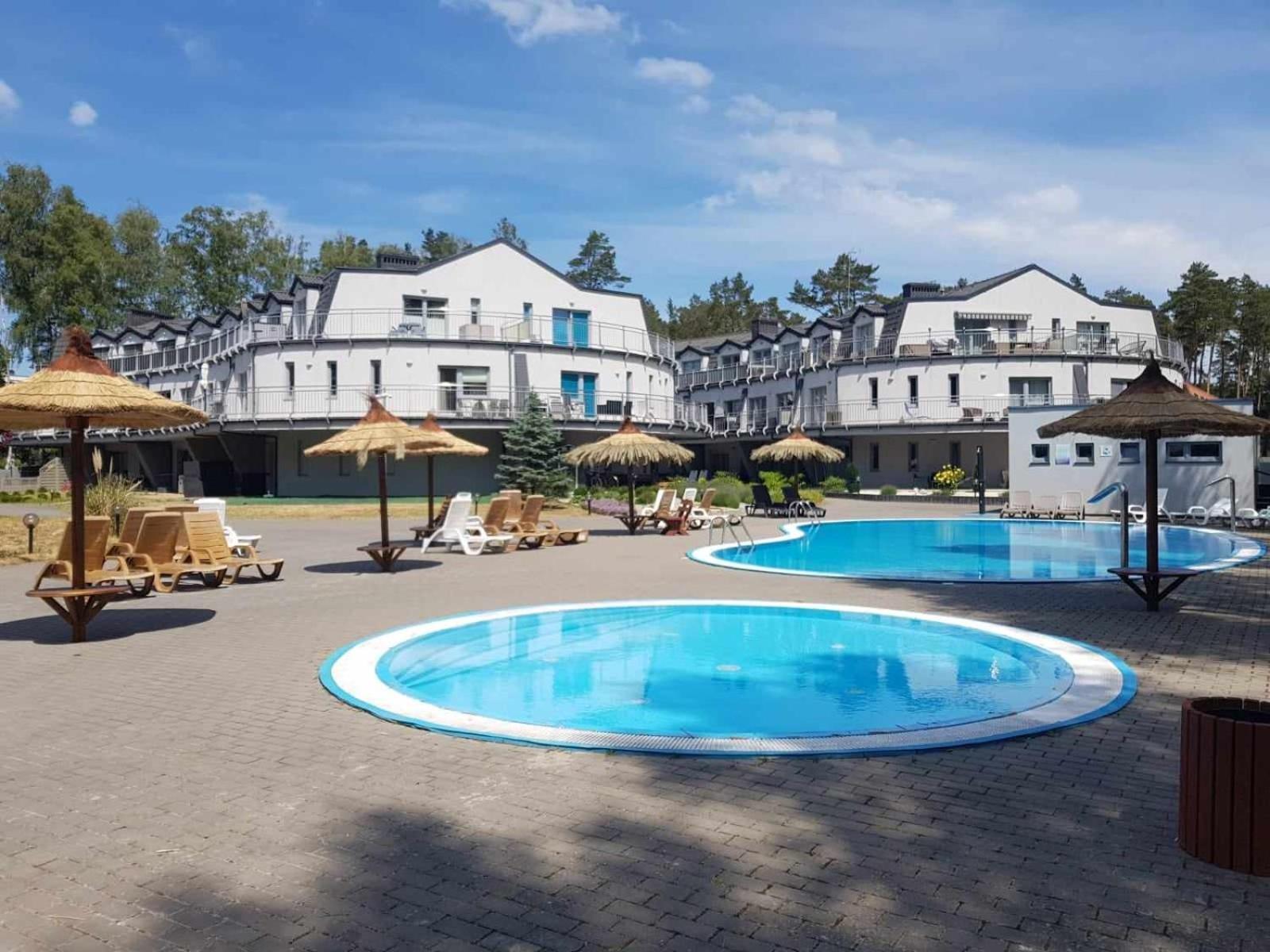 Romantyczny Apartament Happy 16 Basen & Kort Tenisowy, Ochrona 24 H - Dla Maksymalnie 6 Osob Pobierowo Exterior foto